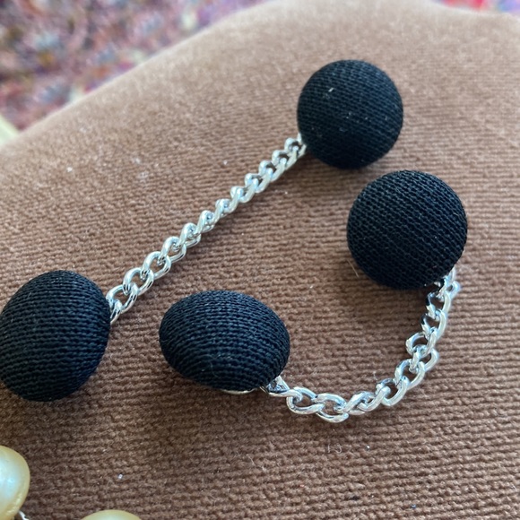 Estate set of five button linked clips. A type of sweater or cuff fastener. - Picture 3 of 3